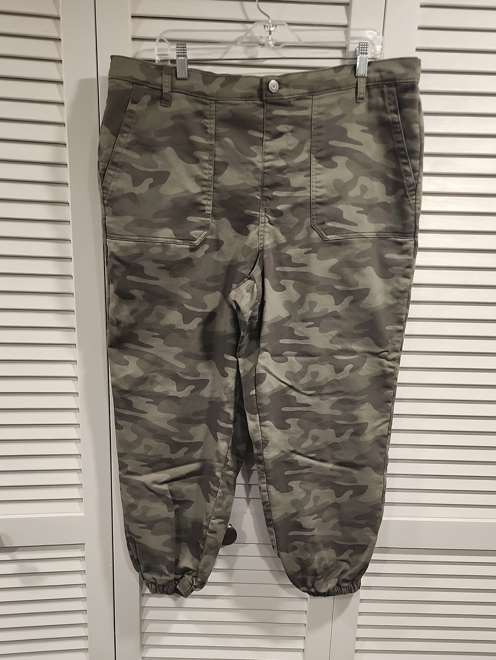 Women's Camouflage Ankle Crop Jeans - Olive Camo